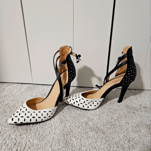 High Heels - Picture 1 of 3